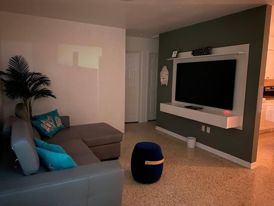 Stayover In Miami Home 2Br - 1Bth - Free Parking Eksteriør bilde