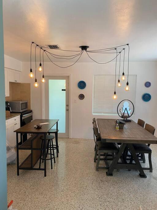 Stayover In Miami Home 2Br - 1Bth - Free Parking Eksteriør bilde